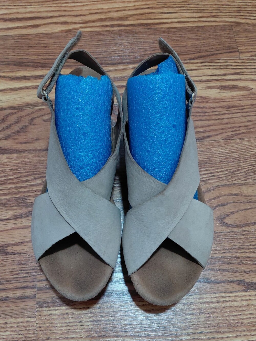 Clarks Chunky Wedge Sandals Women Sz 9 Taupe Beige Open Toe Soft Cushion Sandal